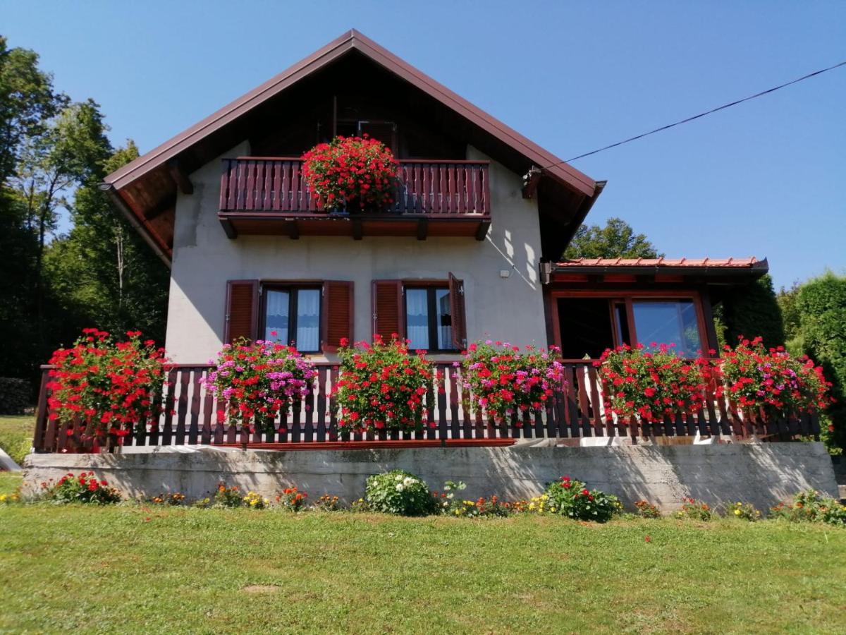 Holiday Home Mare Near River Karlovac Exteriör bild