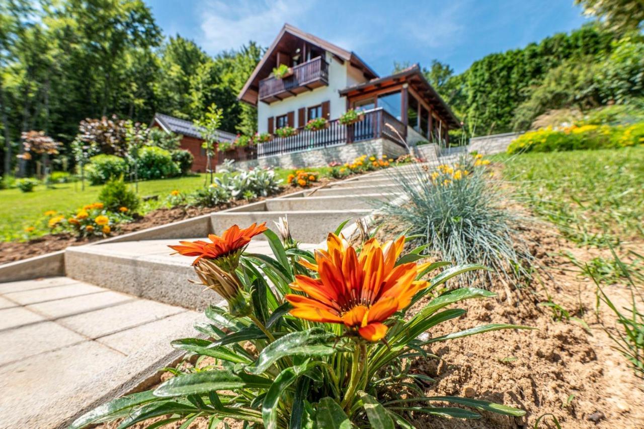 Holiday Home Mare Near River Karlovac Exteriör bild