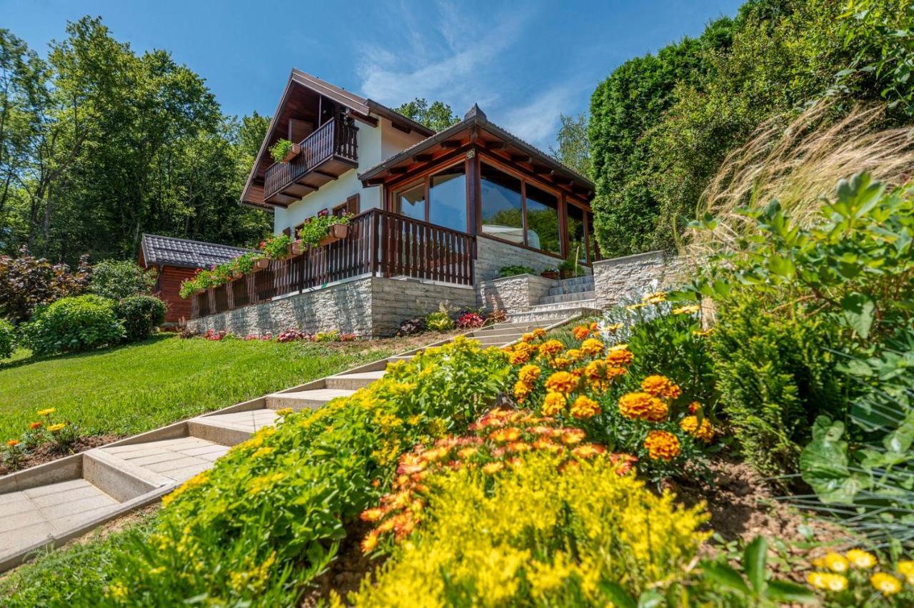 Holiday Home Mare Near River Karlovac Exteriör bild