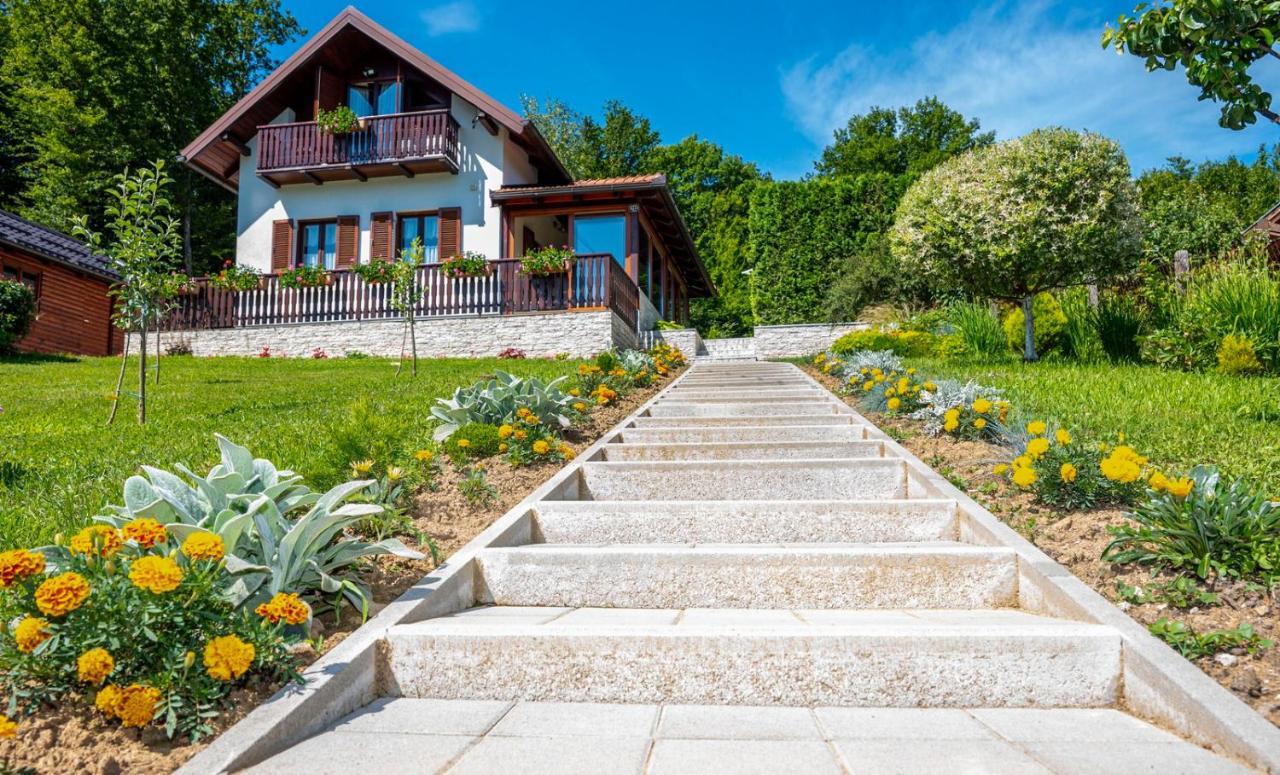 Holiday Home Mare Near River Karlovac Exteriör bild